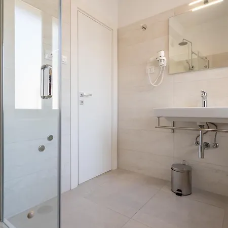 Aaa & With Free Private Parking - Reservation Needed