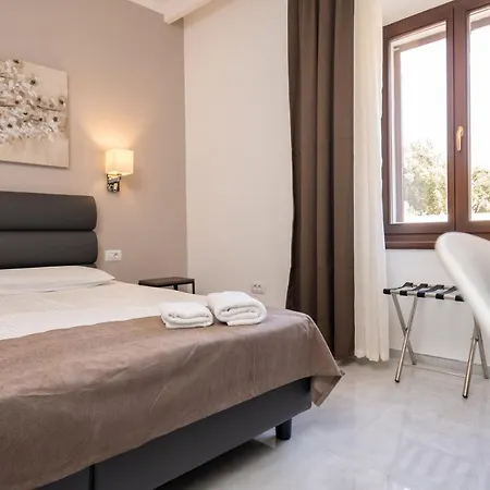 아파트 Aaa & With Free Private Parking - Reservation Needed *