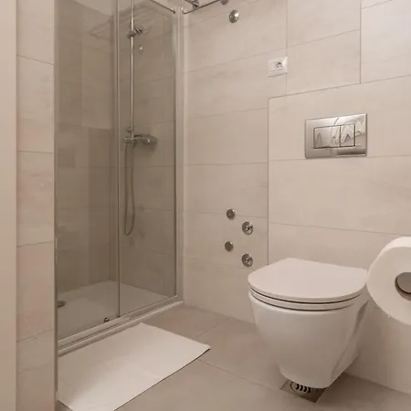 Aaa & With Free Private Parking - Reservation Needed شقة بولا