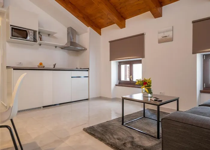 Aaa & With Free Private Parking - Reservation Needed