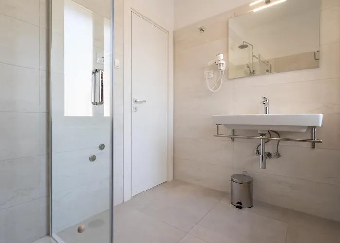 Aaa & With Free Private Parking - Reservation Needed